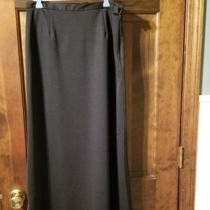 Simple black skirt, no lining or backslit.